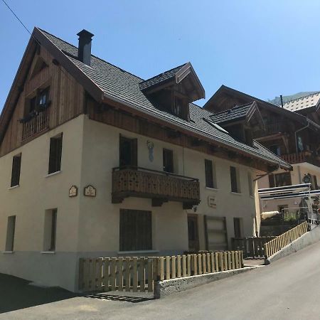 Charmant Appartement Centre Ville فالوار المظهر الخارجي الصورة
